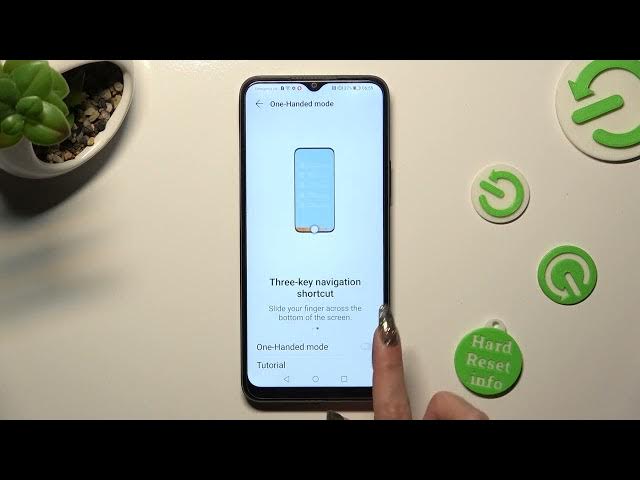 Video thumbnail for How to Enter One Handed Mode on Honor X8?