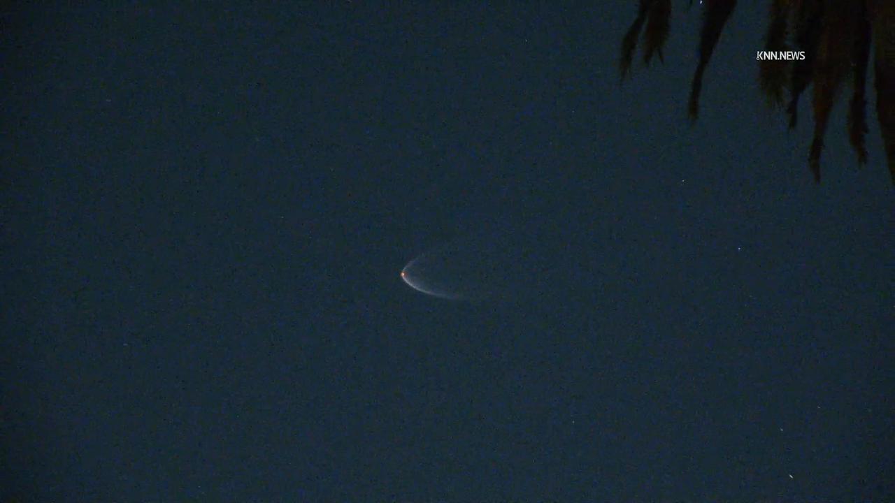 Video thumbnail for US, Los Angeles: Los Angeles SpaceX Starlink Launch.