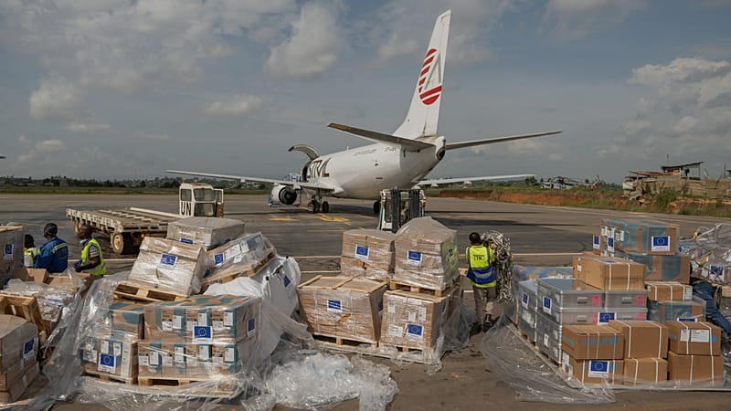 Video thumbnail for Race against Ebola: UNICEF, WHO and EU rush aid to Congo