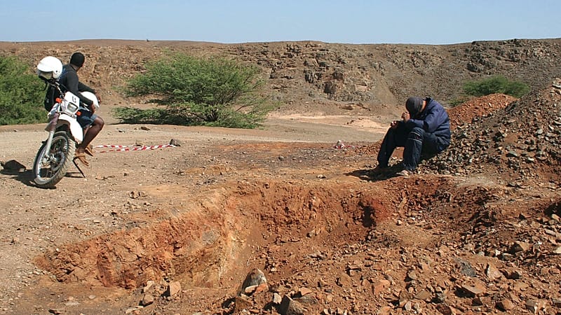 Video thumbnail for Women sand miners toil stripped Cape Verde beach