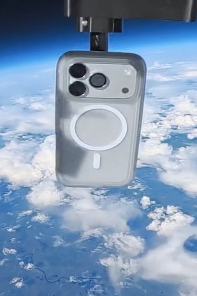 Video thumbnail for Highest altitude drop of a mobile phone and phone case (natural land forms) - 30,607 meters (100,418 ft 8 in) by RHINOSHIELD PTE. LTD.