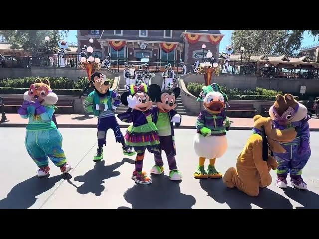 Video thumbnail for Disneyland Happiest March on Earth 🥁 #disneyland #disney #disneyparks #disneyland70 #celebratehappy