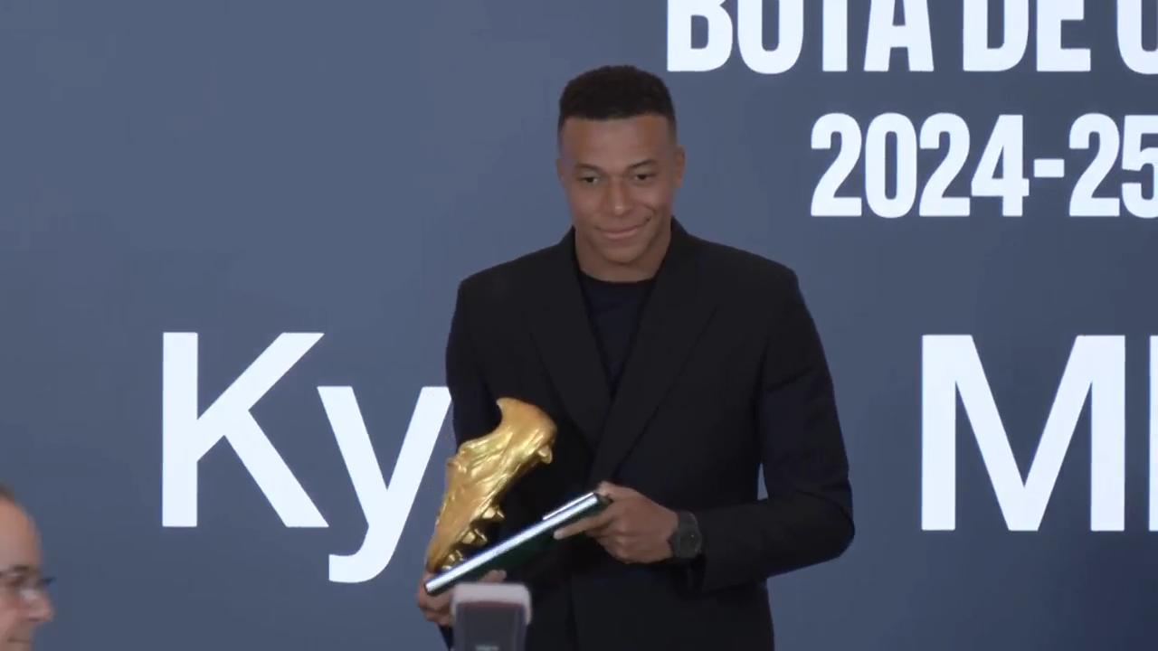 'Video thumbnail for Moment: Mbappe receives 2024-2025 Golden Boot award'