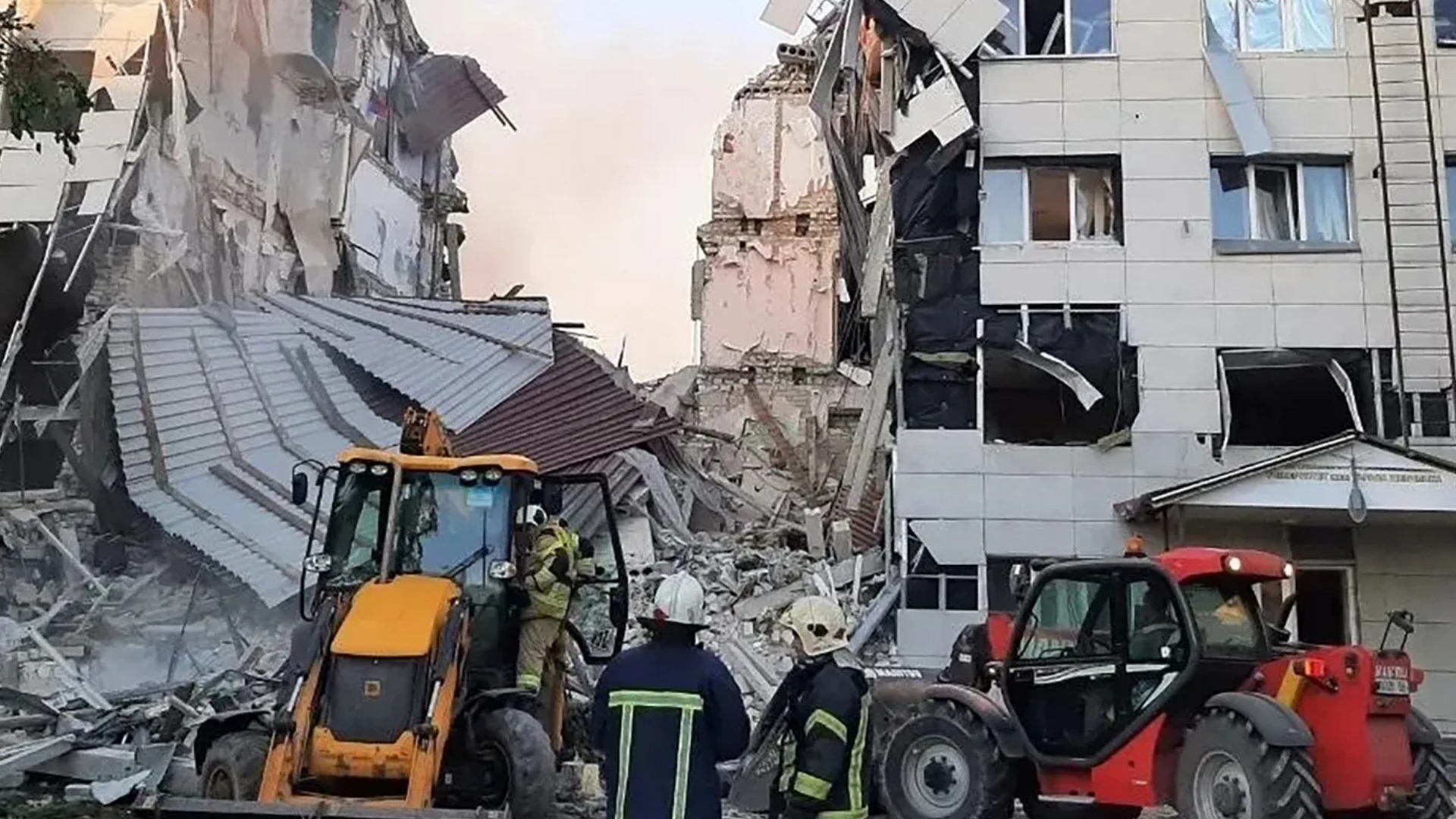 Video thumbnail for Putin says Russian forces ready to retaliate after Ukraine strike hits school dormitory in Luhansk