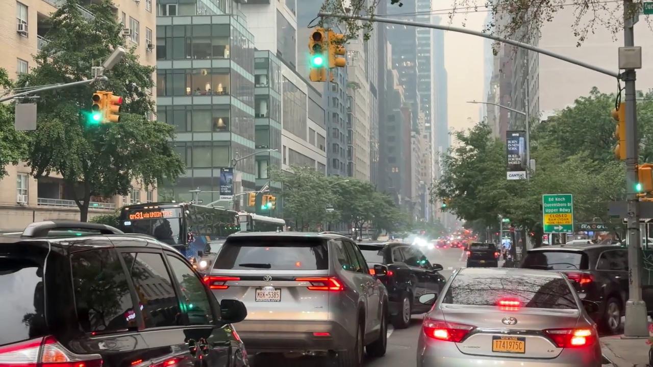 Video thumbnail for US: Haze From Canadian Wildfires Blankets New York, Northeast 7.