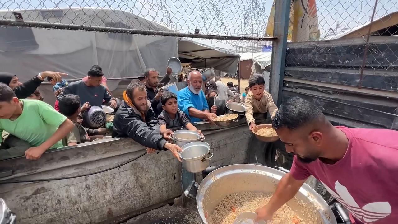 Video thumbnail for Charity distributes food in southern Gaza amid Israel blockade and aid restrictions.