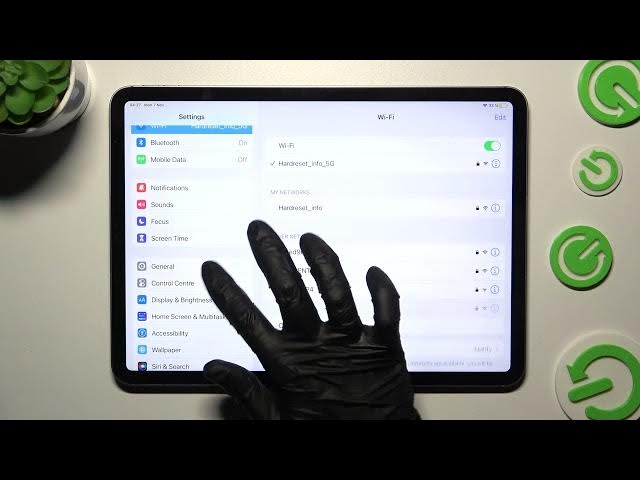 Video thumbnail for How to Find and Enter the Typing Correction Settings on the iPad Pro 11'' 2022
