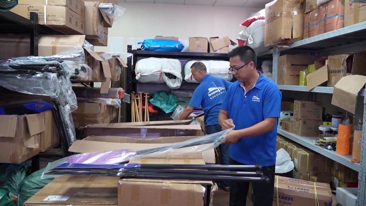 Video thumbnail for China: Dragon boats propel growth of southern Chinese town.