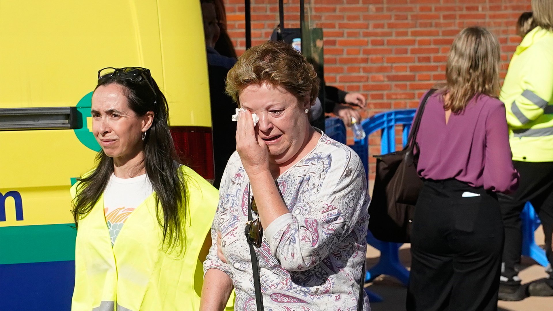 Video thumbnail for Spain demands answers after deadliest train disaster in over a decade