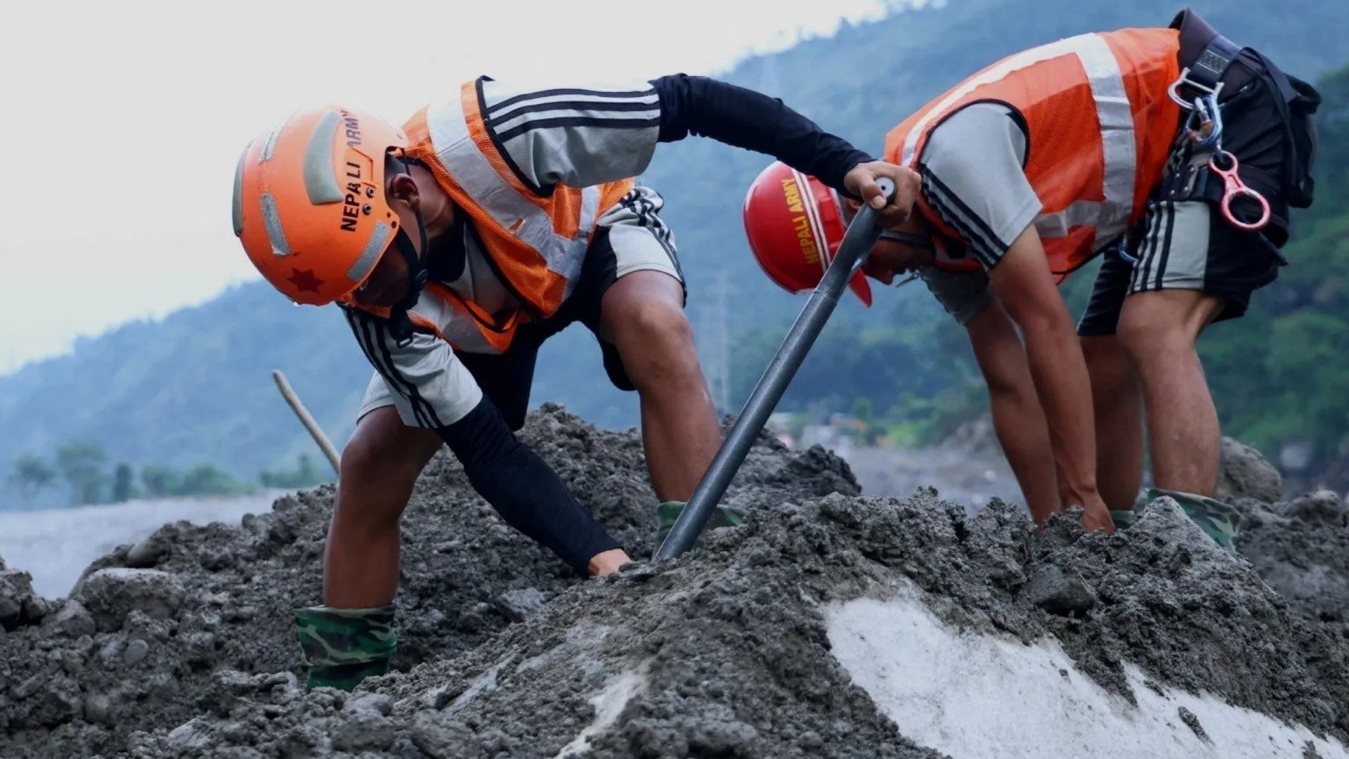 Video thumbnail for Flash flood in the Himalayas: Thousands still missing a week after the disaster