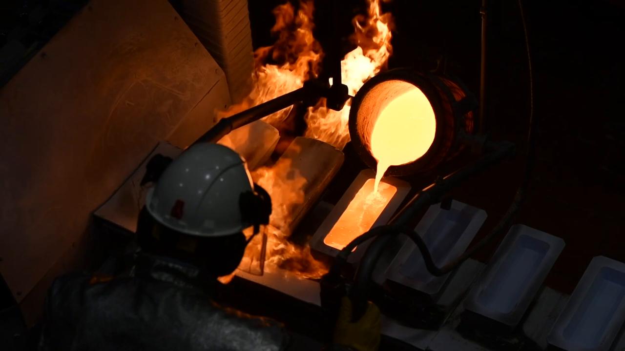 Video thumbnail for Russia: Krastsvetmet plant continues silver granule and gold ingot output in Russia.