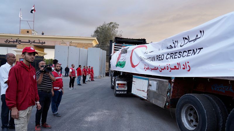 'Video thumbnail for Trucks carrying humanitarian aid for Gaza wait for days at Rafah border crossing'