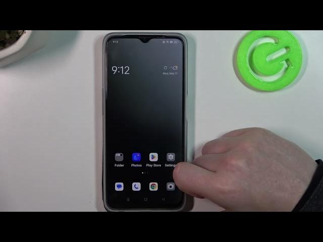 Video thumbnail for How to Call an Emergency Helpline in Indonesia on a OPPO A77s