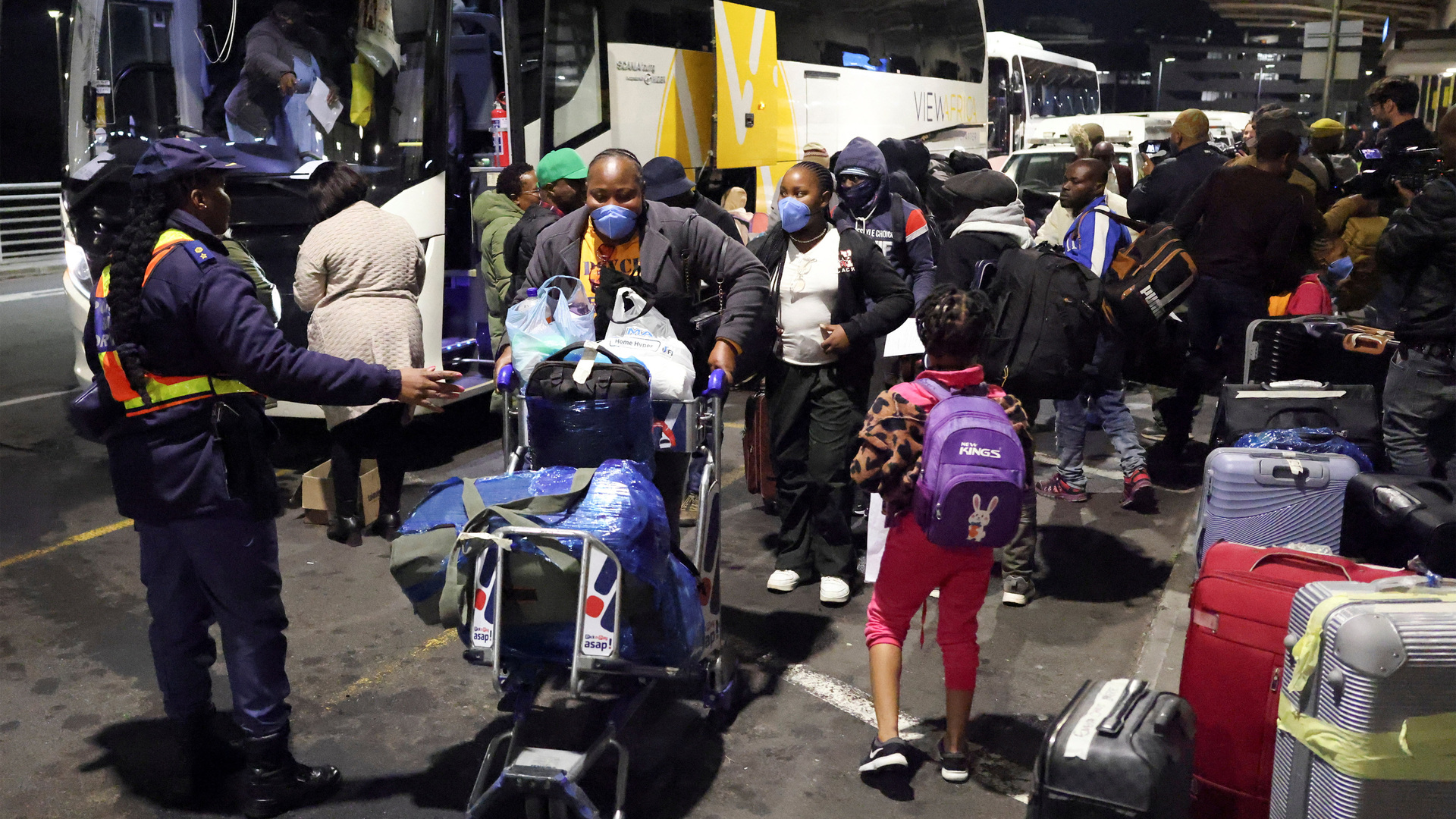 Video thumbnail for Nigerian migrants flee South Africa after spike in xenophobic protests