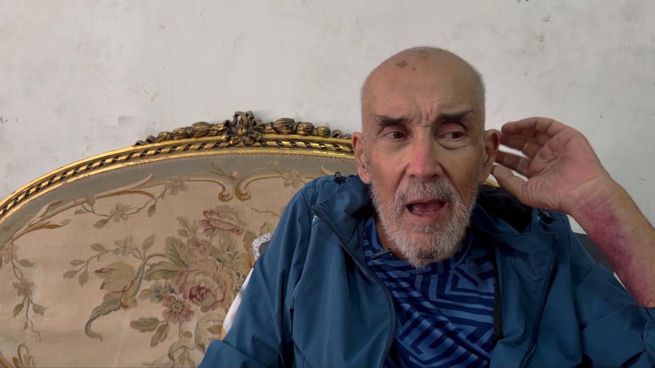 Video thumbnail for Venezuela: Former political prisoner Jose Breijo returns to Caracas apartment after police eviction.
