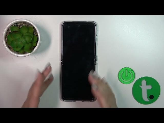 Video thumbnail for How to Power Off the MOTOROLA Razr 40 Ultra Smartphone - Switching the Device Off