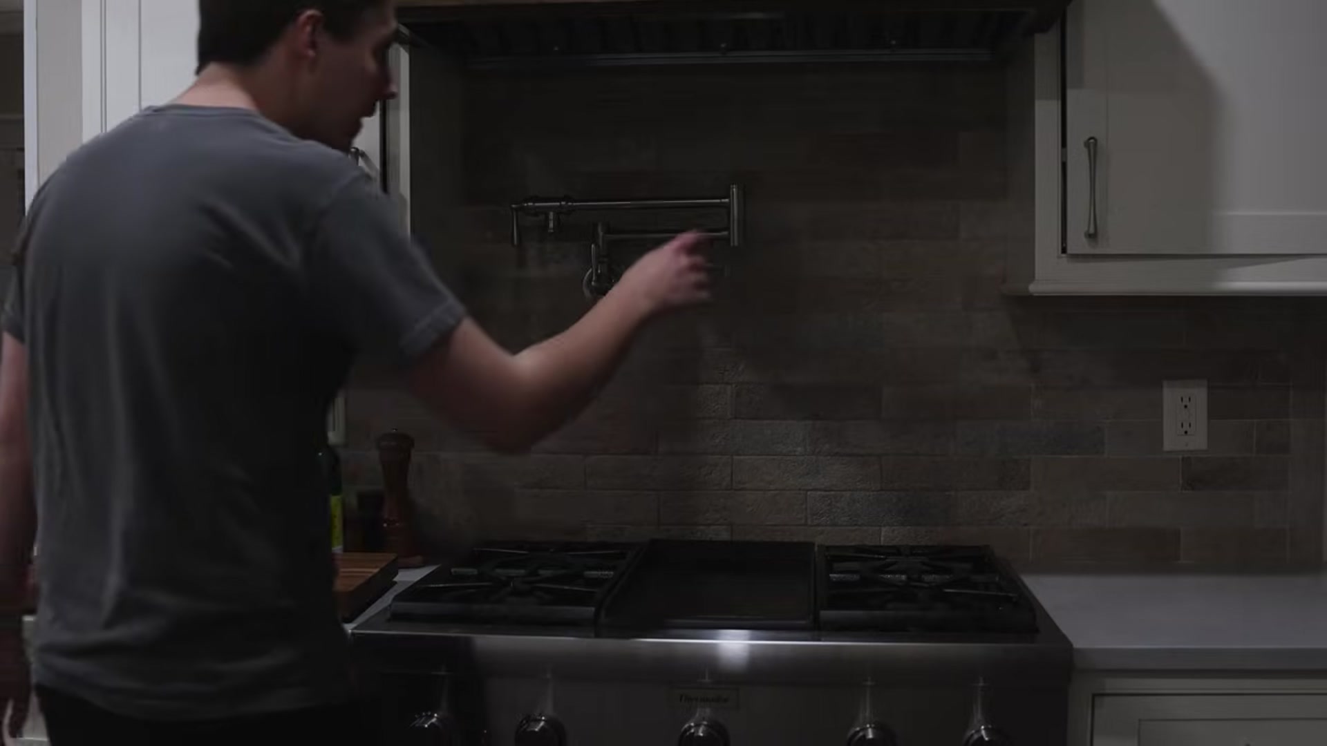 Video thumbnail for Chef Tyler s Hunt For The World s Best Grilled Cheese Sandwich(720P HD)