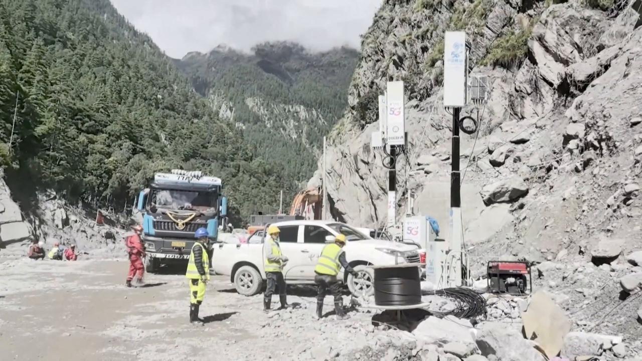 Video thumbnail for China: Telecom teams race to restore vital links at mudslide‑hit Gyirong Port in Xizang.