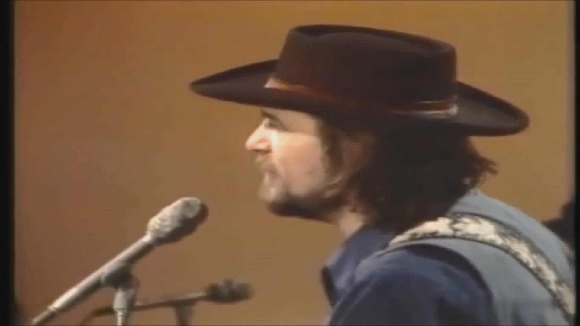 'Video thumbnail for Waylon Jennings - I'm a Ramblin' Man'
