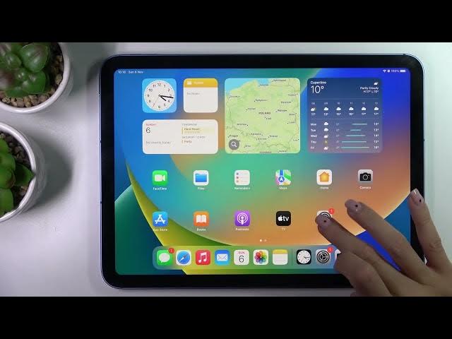 Video thumbnail for How to Clear the Safari Browsing Data on the iPad 10th Generation (2022) - Remove History & Cookies