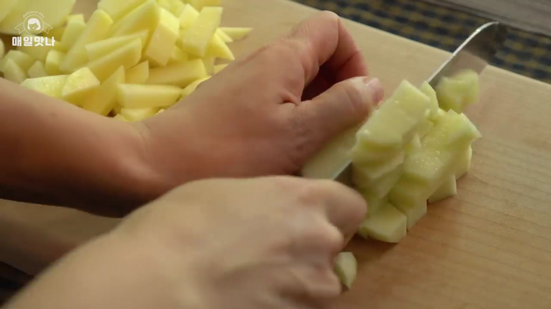 Video thumbnail for 두배로 길쭉한  자이언트 감자튀김 만들기    뿌링클 치즈맛    감자요리    Giant Fried Potatoes    Cheese Potatoes    Potato Sti(720P