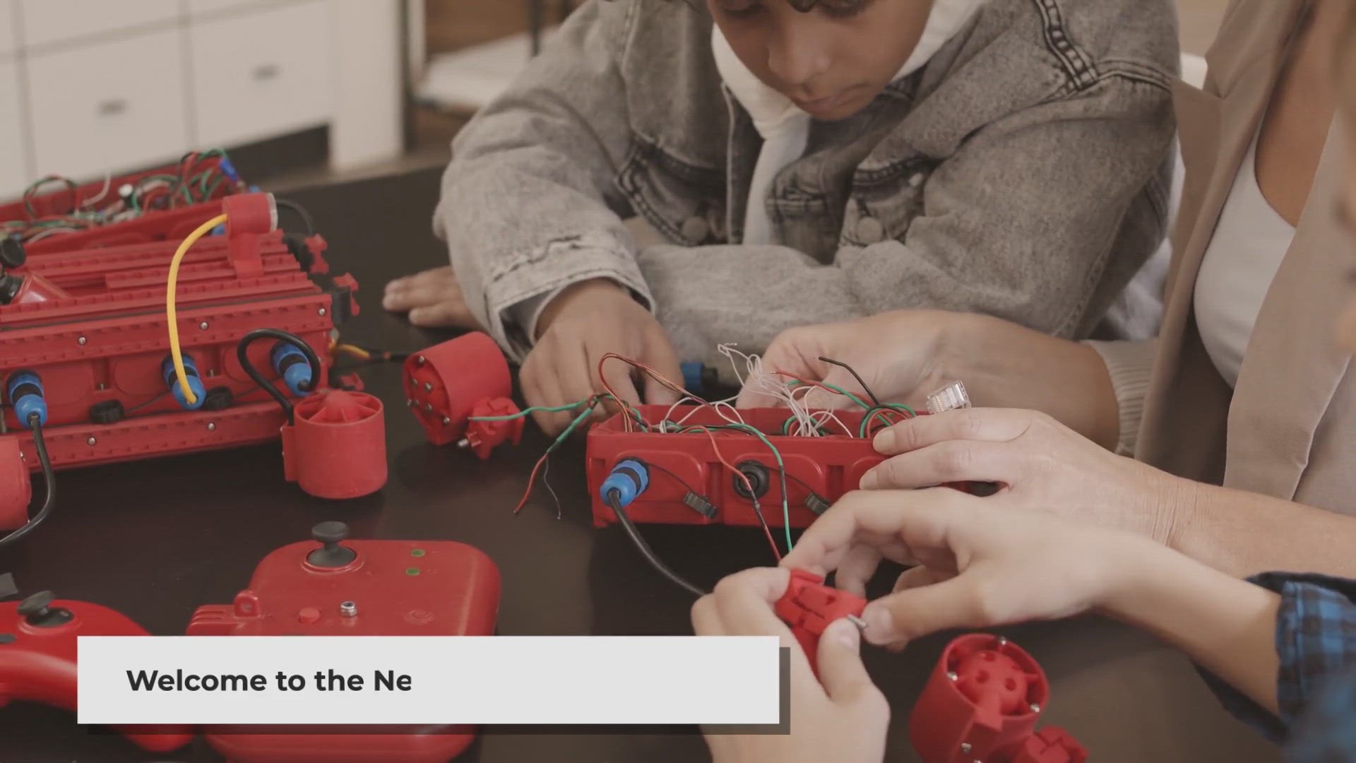 Video thumbnail for Expertise at Your Fingertips: Online Platforms Offering Live DIY Guidance