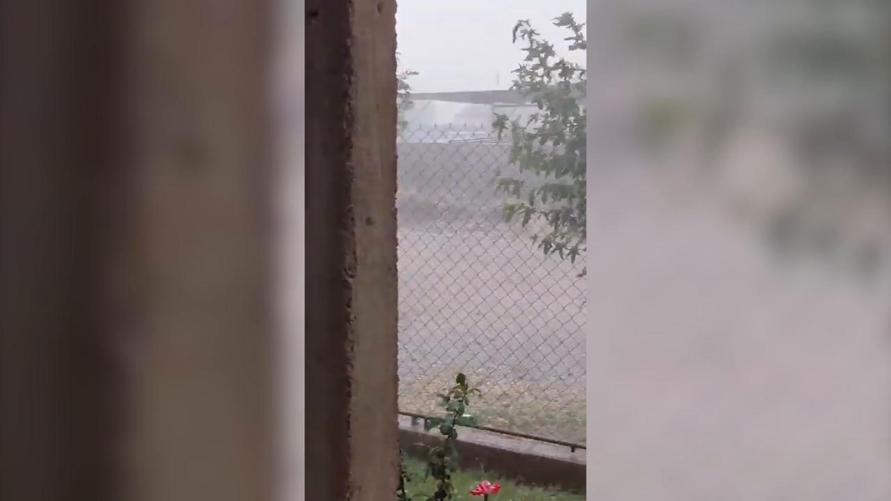 Video thumbnail for Mexico: Severe storm brings heavy rain and hail to Casas Grandes, Mexico.