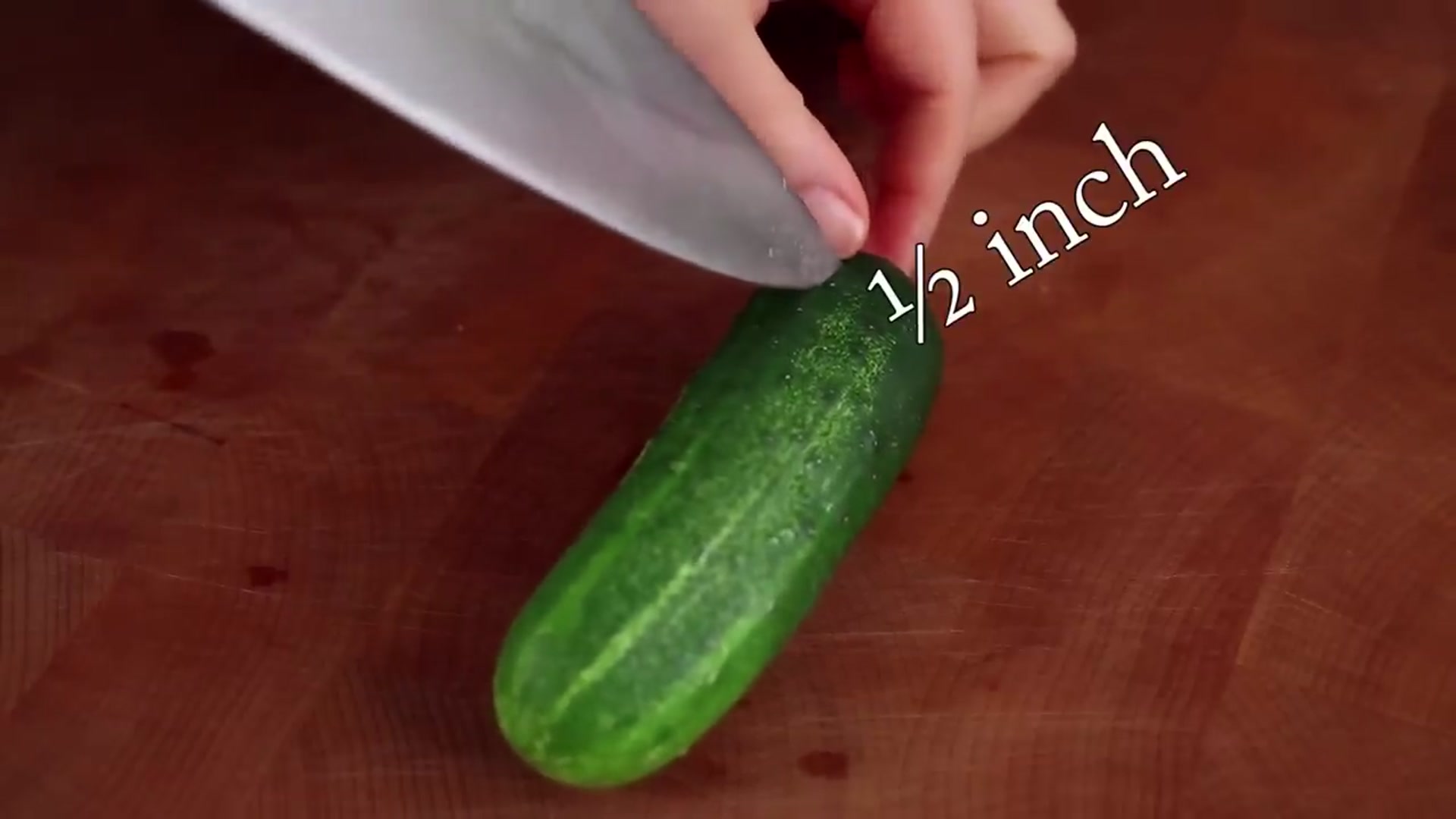 Video thumbnail for Cucumber kimchi (Oi sobagi  오이소박이)(720P HD)