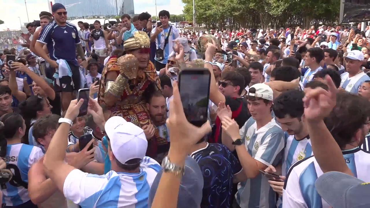 Video thumbnail for US: Argentina fans in Atlanta celebrate World Cup semifinal victory over England (2).