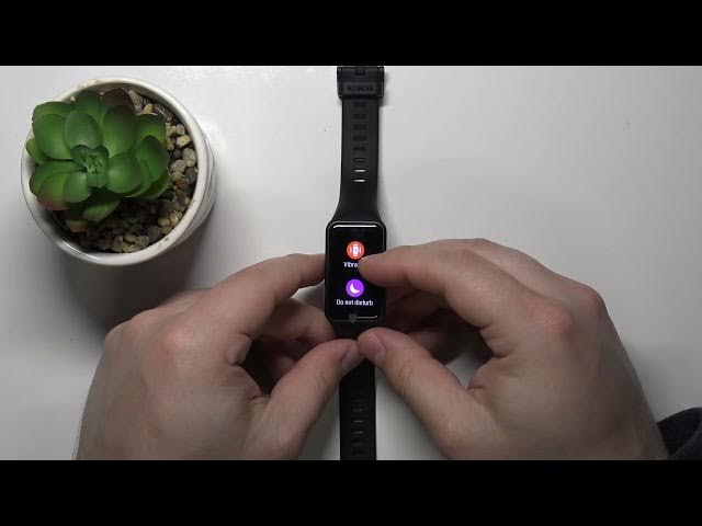 Video thumbnail for How to Adjust Vibration in HONOR Band 6 – Switch Vibration Pattern