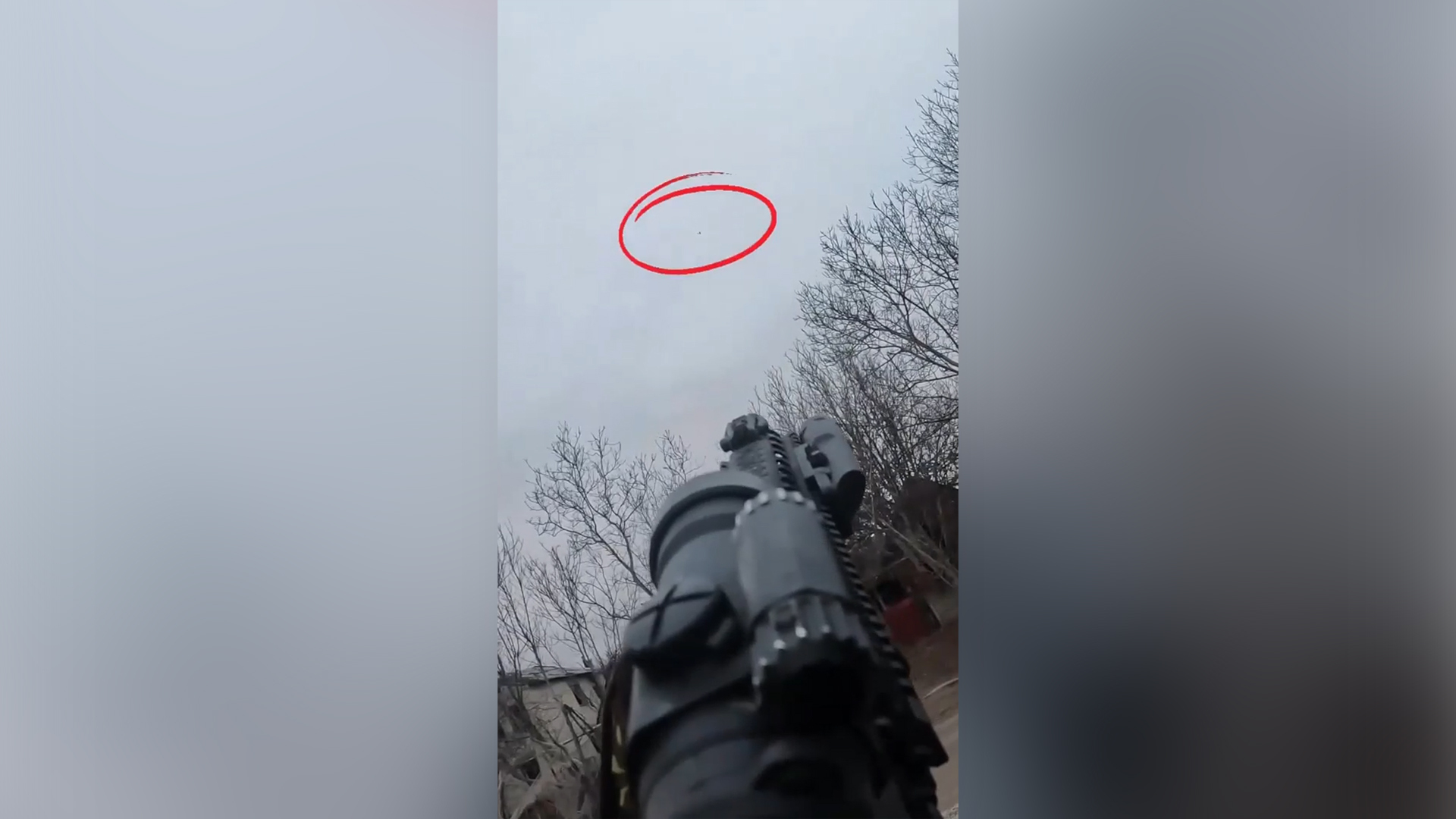 Video thumbnail for Ukrainian soldiers target Russian drones with rifles