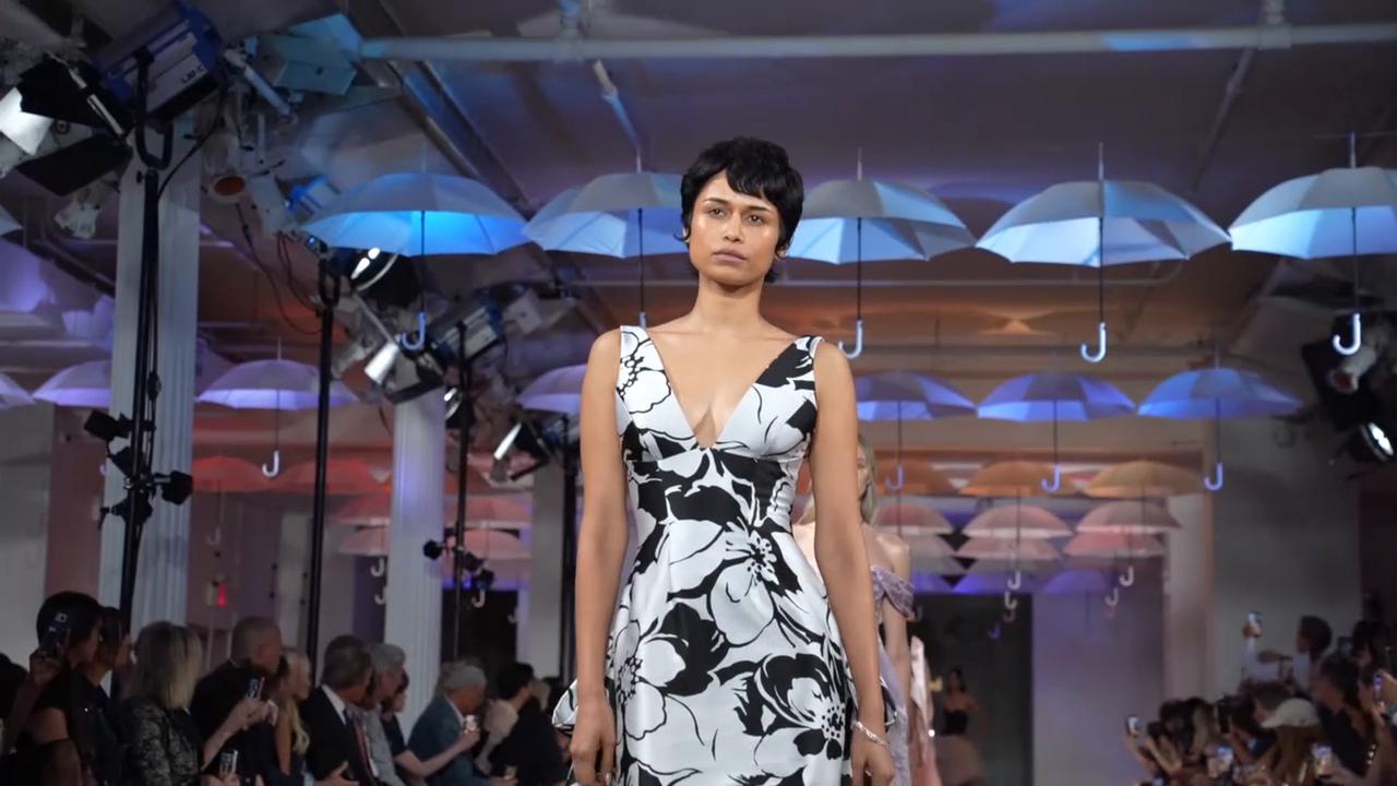 Video thumbnail for Pamella Roland Fashion show Spring/Summer 27.