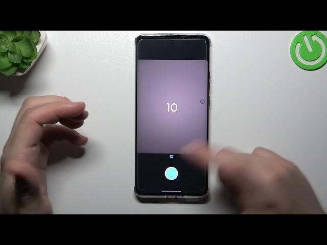 Video thumbnail for How to Take Burst Shots on Motorola Edge 40 - Series of the Photos