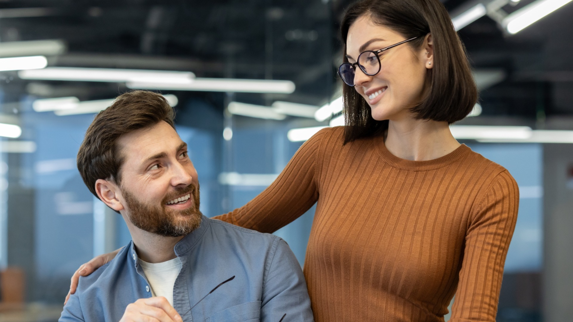 Video thumbnail for Body Language That Everyone Finds Attractive