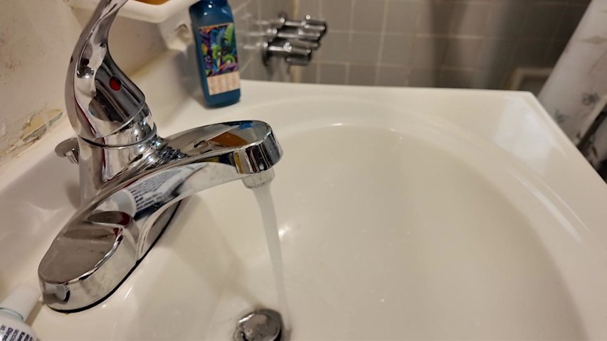 Video thumbnail for No hot water, broken intercom, mice and mold plague Highbridge apartment building