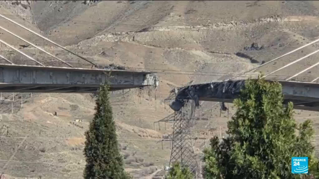 Video thumbnail for 8 killed, 95 wounded in US-Israeli attacks on Iran bridge