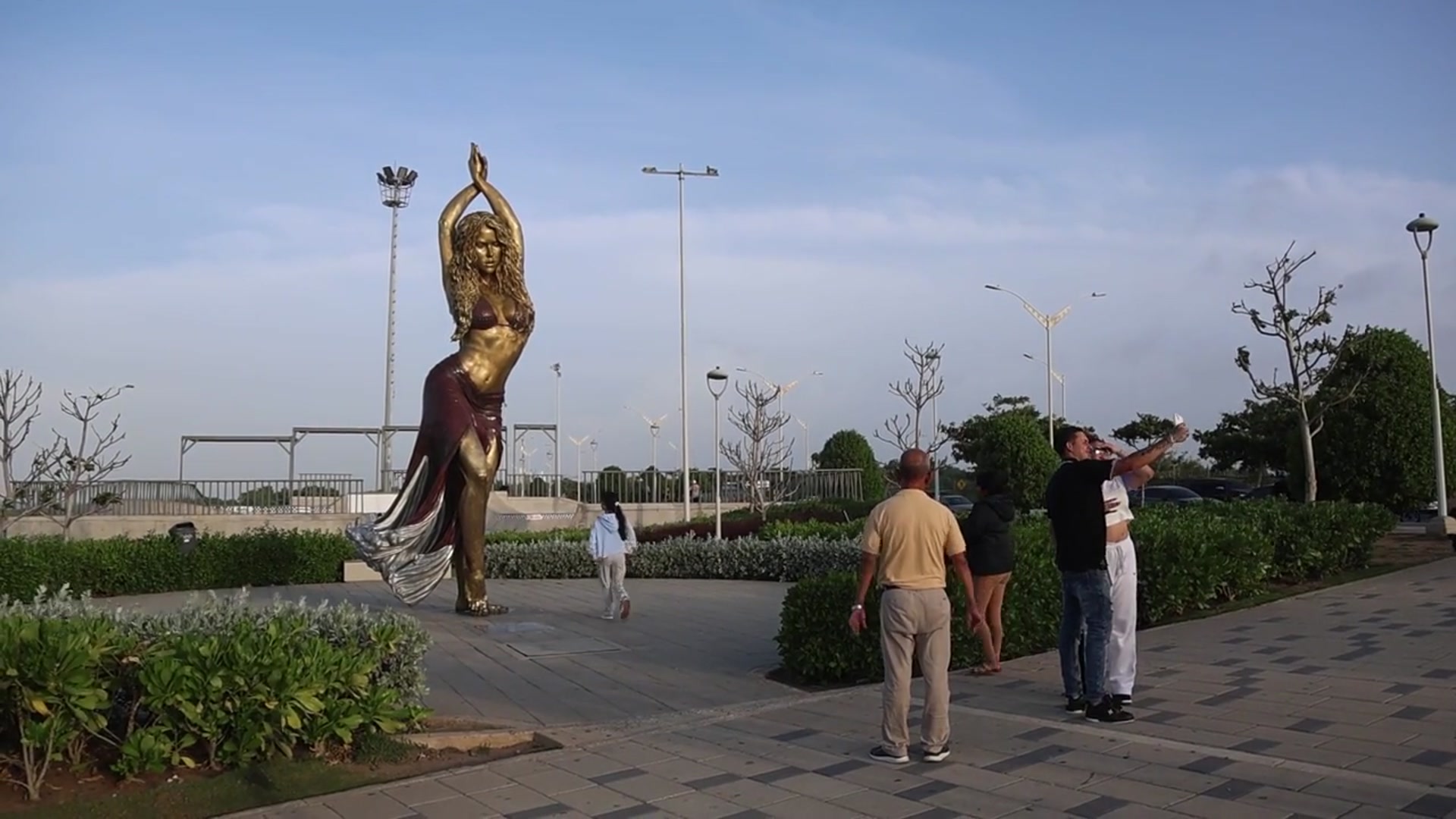 Video thumbnail for Colombia: Shakira Statue draws crowds in Barranquilla ahead of 2026 World Cup.