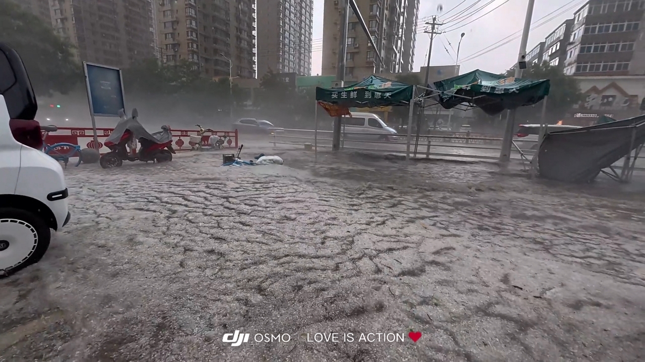 Video thumbnail for Massive Hailstorm Turns Anshan Streets White!
