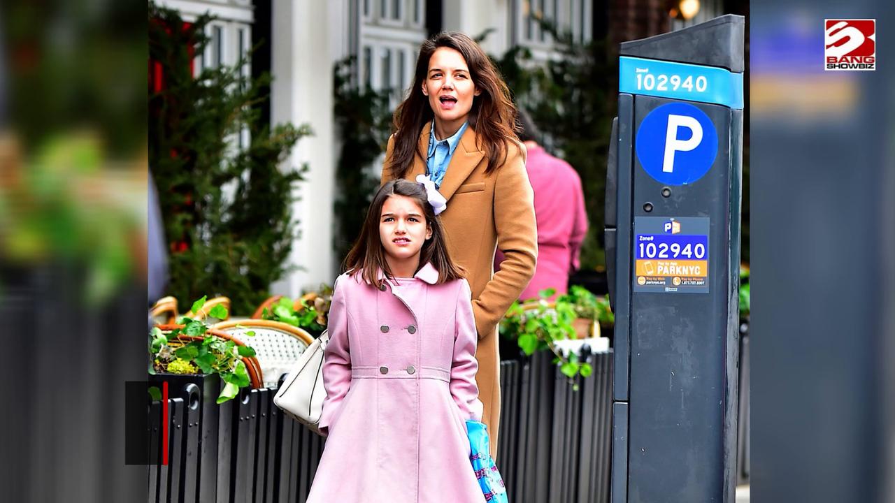 Video thumbnail for Tom Cruise and Katie Holmes' daughter to make acting debut in a Shakespeare play