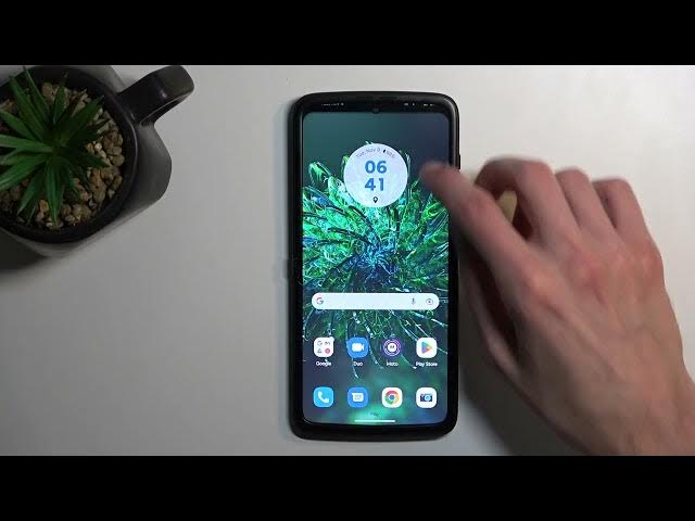 Video thumbnail for MOTOROLA Razr 2022 - How To Setup Portable Hotspot