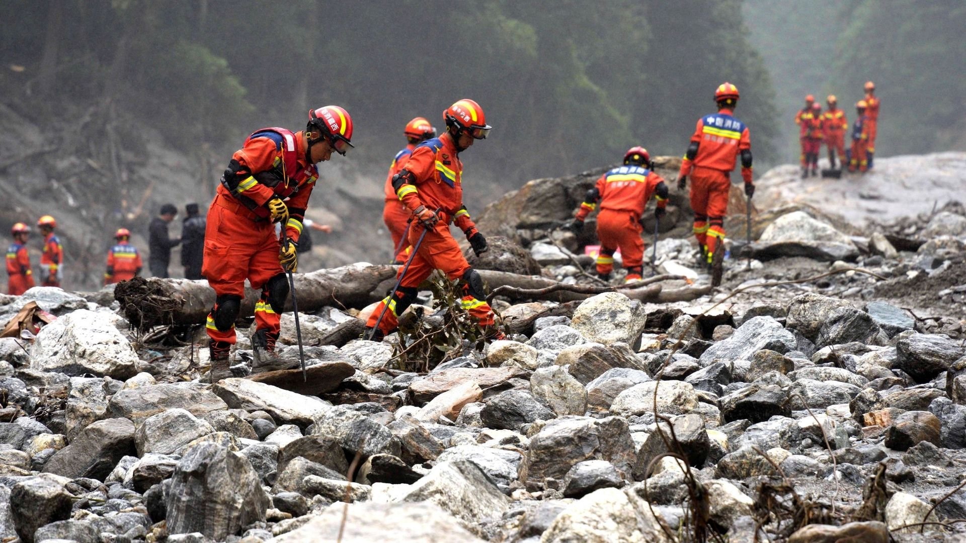 Video thumbnail for Nepal-China border floods: Why Tibet disaster areas are hard to access