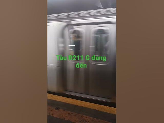 Video thumbnail for Tàu R211 G đang đến