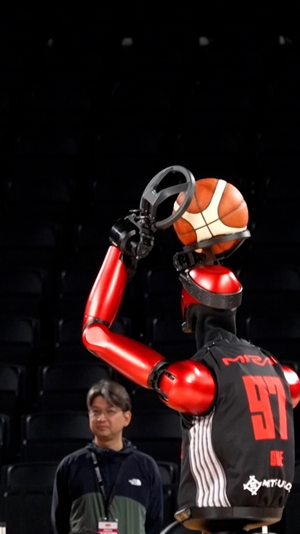 Video thumbnail for Toyota unveils AI basketball robot CUE7