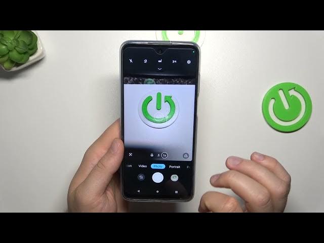 Video thumbnail for How to Manually Adjust Camera Brightness/Exposure on MOTOROLA Moto G32