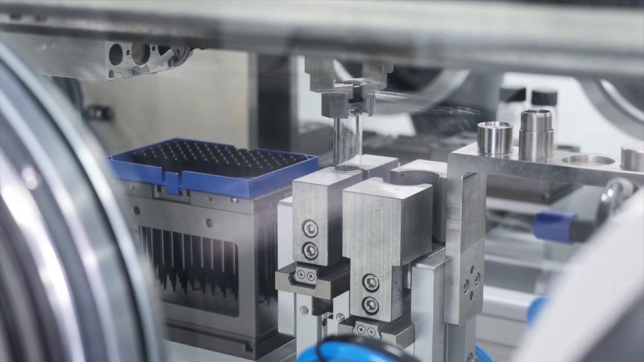 Video thumbnail for China: AI drives Shanghai's industrial growth in H1.