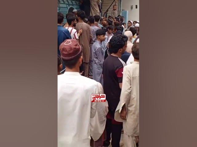 Video thumbnail for اورنگی ٹاؤن، پیر آباد: بچی سے زیادتی کی کوشش پر عوام کا مشتعل ہجوم، ملزم اسکول میں محصور