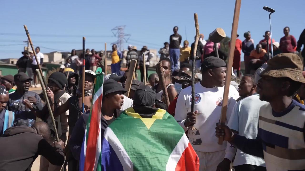 Video thumbnail for South Africa: Anti-immigration protesters march in Johannesburg township.