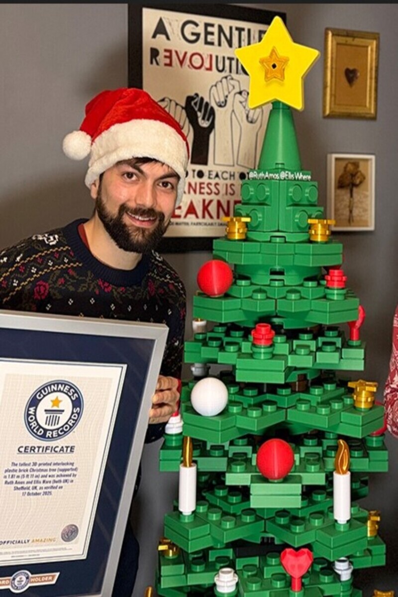 Video thumbnail for Tallest 3D-printed interlocking plastic brick Christmas tree  1.81  (5 ft 11 in) made by Ruth Amos and Ellis Ware