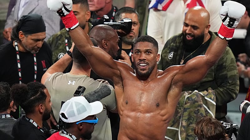 Video thumbnail for Anthony Joshua involved in Nigeria road crash that kills two