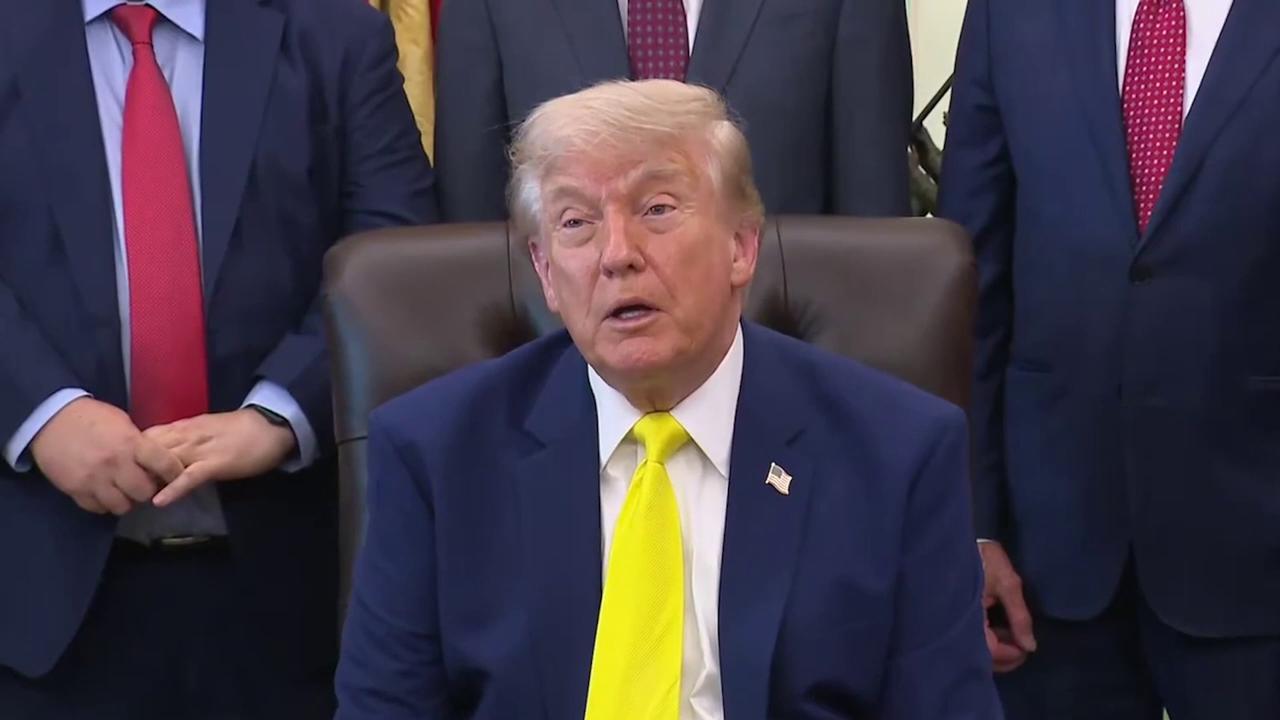 Video thumbnail for United States: Trump welcomes prospect of Zelensky-Putin talks.